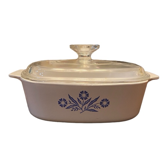 Corningware Other - Vintage Corningware casserole dish with lid. Cornflower blue, 2 quart EUC